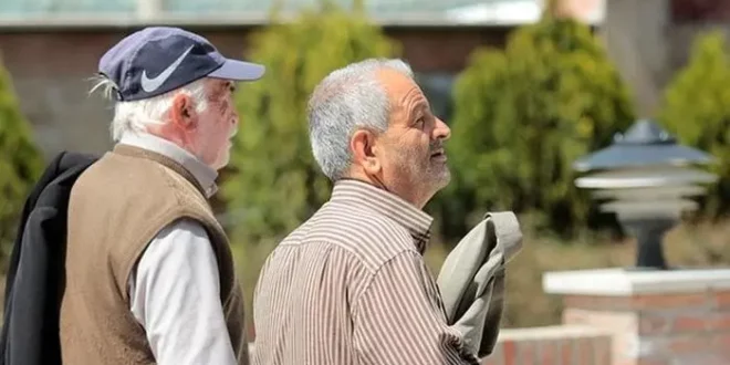 تجمع خیابانی بازنشستگان کارگری | فیش های حقوقی همه را شوکه کرده است