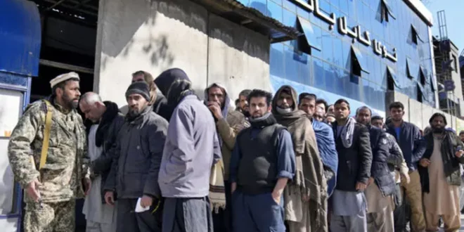 تعیین حداقل دستمزد سال ۱۴۰۴ | مجوز بکارگیری کارگر اتباع صادر شد