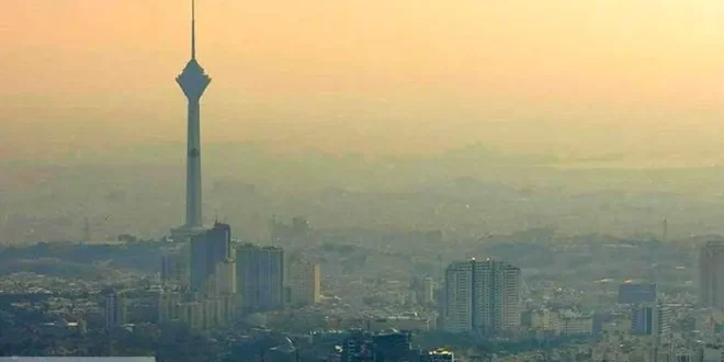 دانش آموزان زیر سایه دود مدرسه رفتند | تهران همچنان آلوده است دانش آموزان زیر سایه دود مدرسه رفتند | تهران همچنان آلوده است