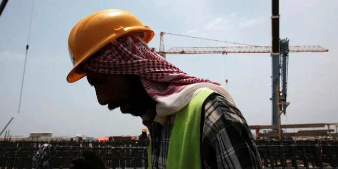 با خط فقر ۵۵ میلیون تومانی حقوق‌ها چقدر باید زیاد شوند؟