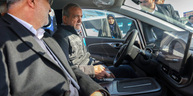 تشر پزشکیان خودروسازان را سر به راه میکند؟ تشر پزشکیان خودروسازان را سر به راه میکند؟