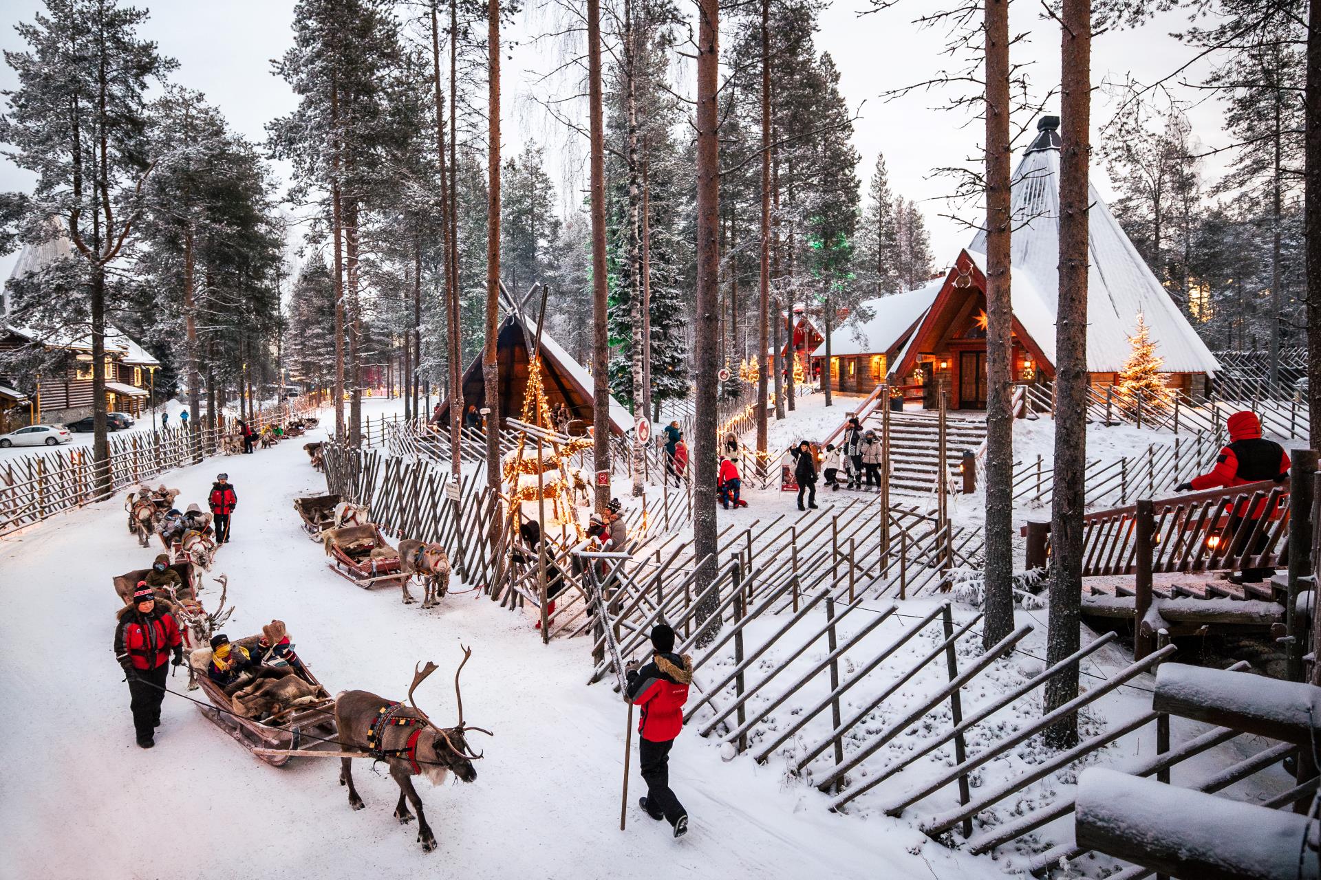 سفری به سرزمین جادویی دهکده بابانوئل؛ تجربهای که هرگز فراموش نخواهید کرد دهکده بابانوئل