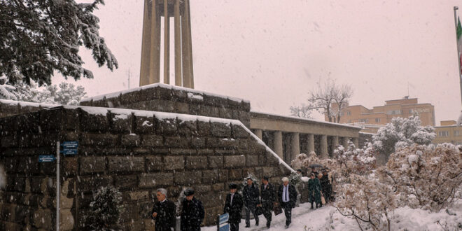 بازدید ادیبان و پزشکان آسیای میانه از بناهای تاریخی همدان
