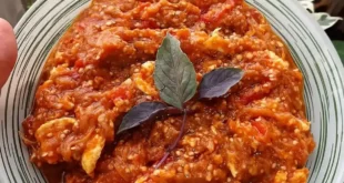 طرز تهیه میرزا قاسمی اصیل گیلانی با بادمجان کبابی و طعمی دودی