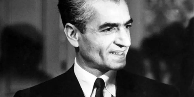 مراسم عروسی محمدرضا پهلوی و فرح دیبا در کاخ گلستان در سال ۱۳۳۸ + عکس