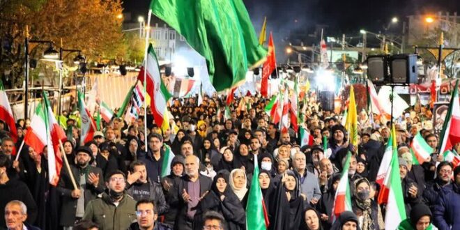 حماسه مردم ایرانشهر در پنجاه و هشتمین شب حضور در میدان