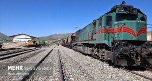 فعالیت شبانه روزی مهندسان و کارگران کریدور ریلی چابهار - زاهدان