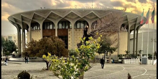 مراسم تکریم و معارفه مدیر کتابخانه تخصصی و اسناد هنرهای نمایشی برگزار شد/ اینجا نسخه‌های حیرت‌انگیزی نگهداری می‌شود
