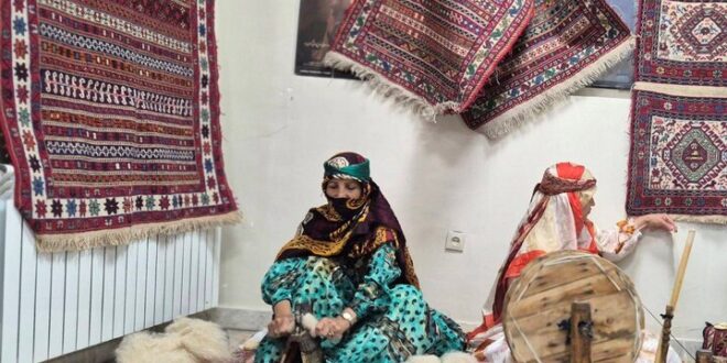 افتتاح خانه ورنی در اصلاندوز همزمان با هفته صنایع دستی افتتاح خانه ورنی در اصلاندوز همزمان با هفته صنایع دستی