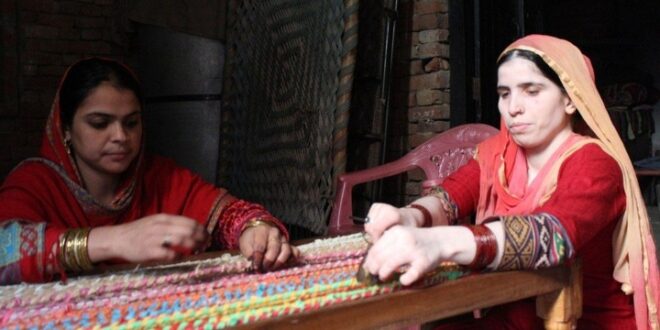 حفظ صنایعدستی سنتی جهان بر دوش زنان/ تاکید گزارشهای بینالمللی بر نقش راهبردی بانوان حفظ صنایعدستی سنتی جهان بر دوش زنان/ تاکید گزارشهای بینالمللی بر نقش راهبردی بانوان