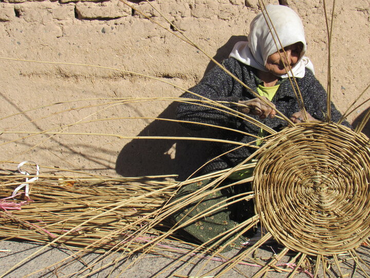 کویر اردستان هنر میآفریند؛ لزوم عرضه صنایع دستی در بناهای تاریخی کویر اردستان هنر میآفریند؛ لزوم عرضه صنایع دستی در بناهای تاریخی