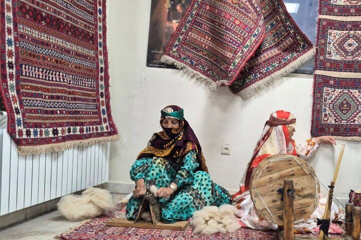 کویر اردستان هنر میآفریند؛ لزوم عرضه صنایع دستی در بناهای تاریخی کویر اردستان هنر میآفریند؛ لزوم عرضه صنایع دستی در بناهای تاریخی