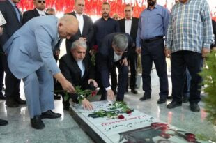 ادای احترام وزیر میراث‌فرهنگی به مقام شامخ شهدای خرم‌آباد