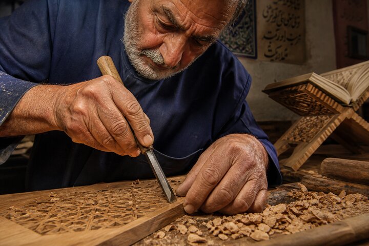 رحل‌سازی میان اصالت و فراموشی؛ رحل اصفهان در مساجد و خانه های گرجستان